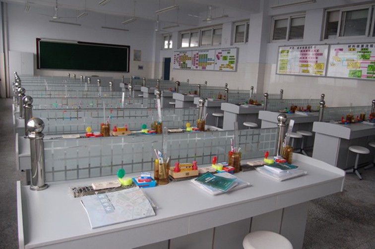 財(cái)會(huì)模擬實(shí)驗(yàn)室設(shè)備