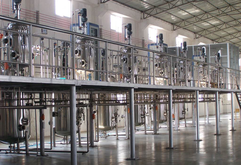 全自動(dòng)多聯(lián)不銹鋼發(fā)酵罐—大型發(fā)酵車間