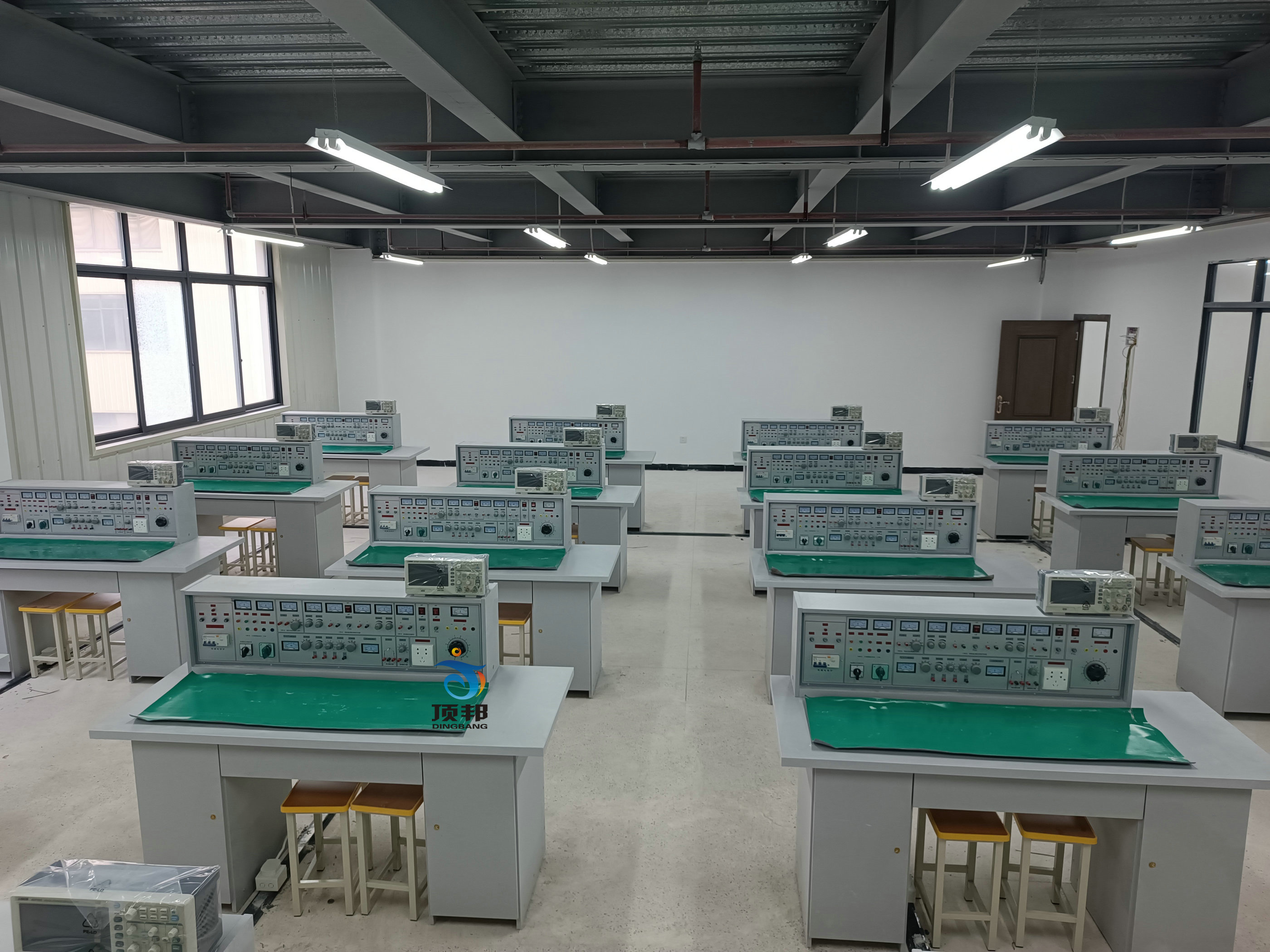 通用智能型電工.電子實驗室成套設備