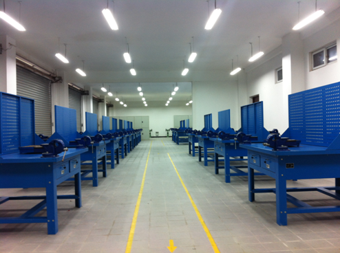 鉗工實訓(xùn)室簡介