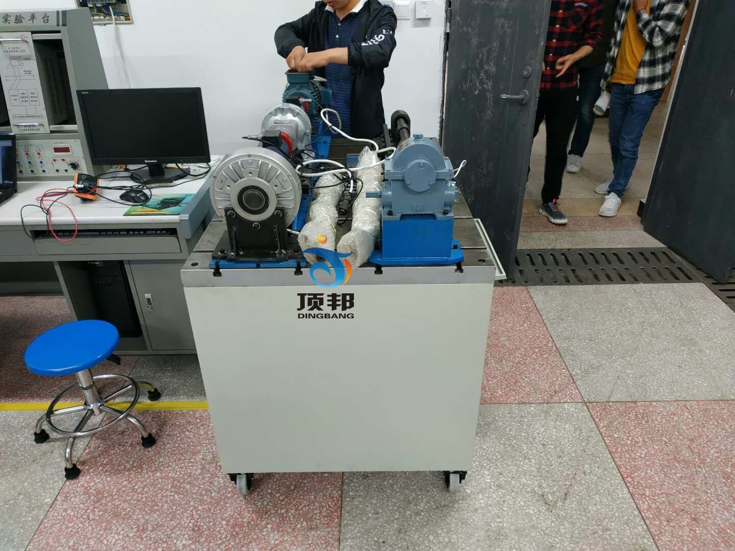 機(jī)械傳動(dòng)方案創(chuàng)意組合及參數(shù)分析實(shí)驗(yàn)臺(tái)