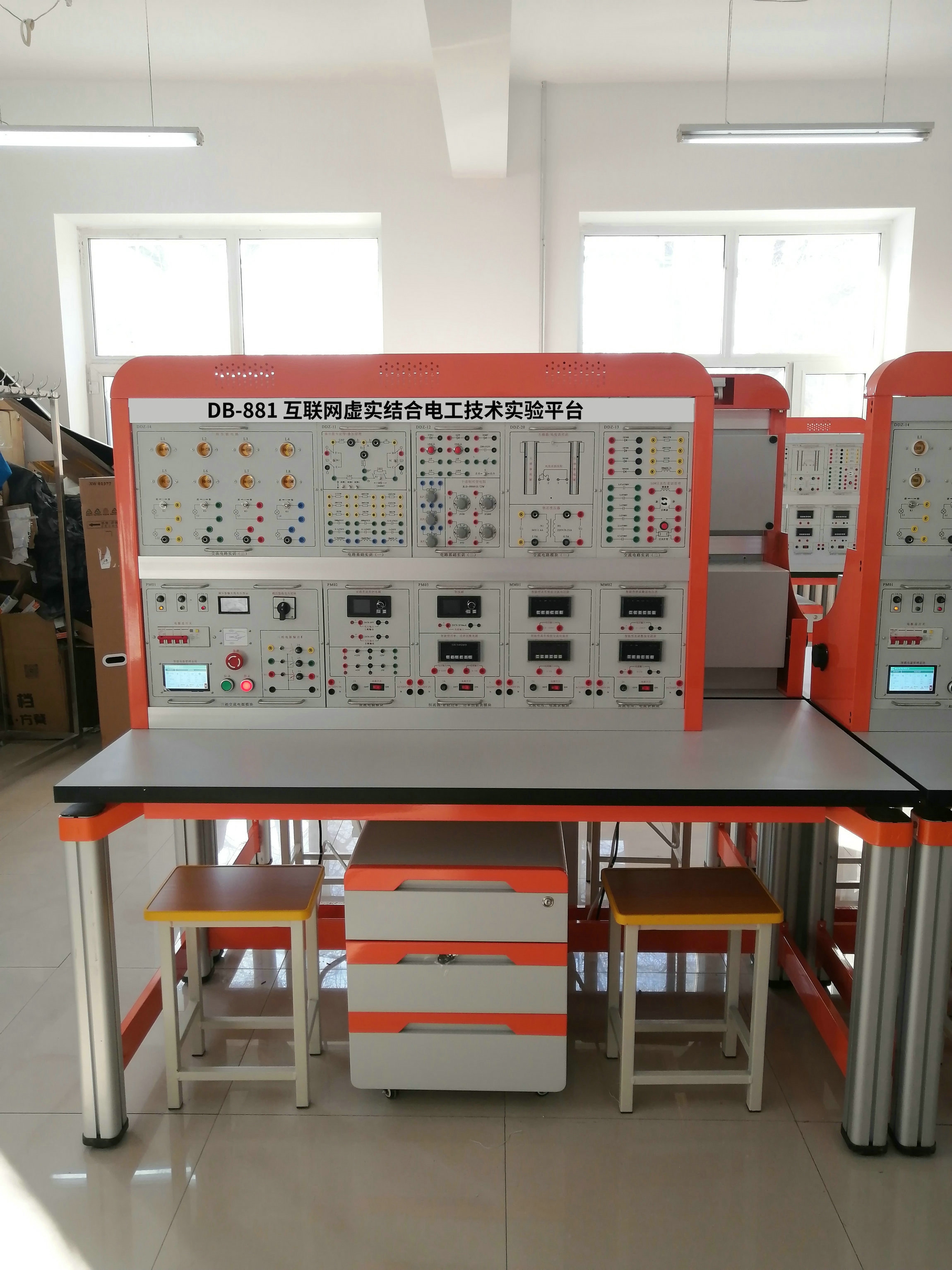 互聯(lián)網(wǎng)虛實(shí)結(jié)合電工技術(shù)實(shí)驗平臺