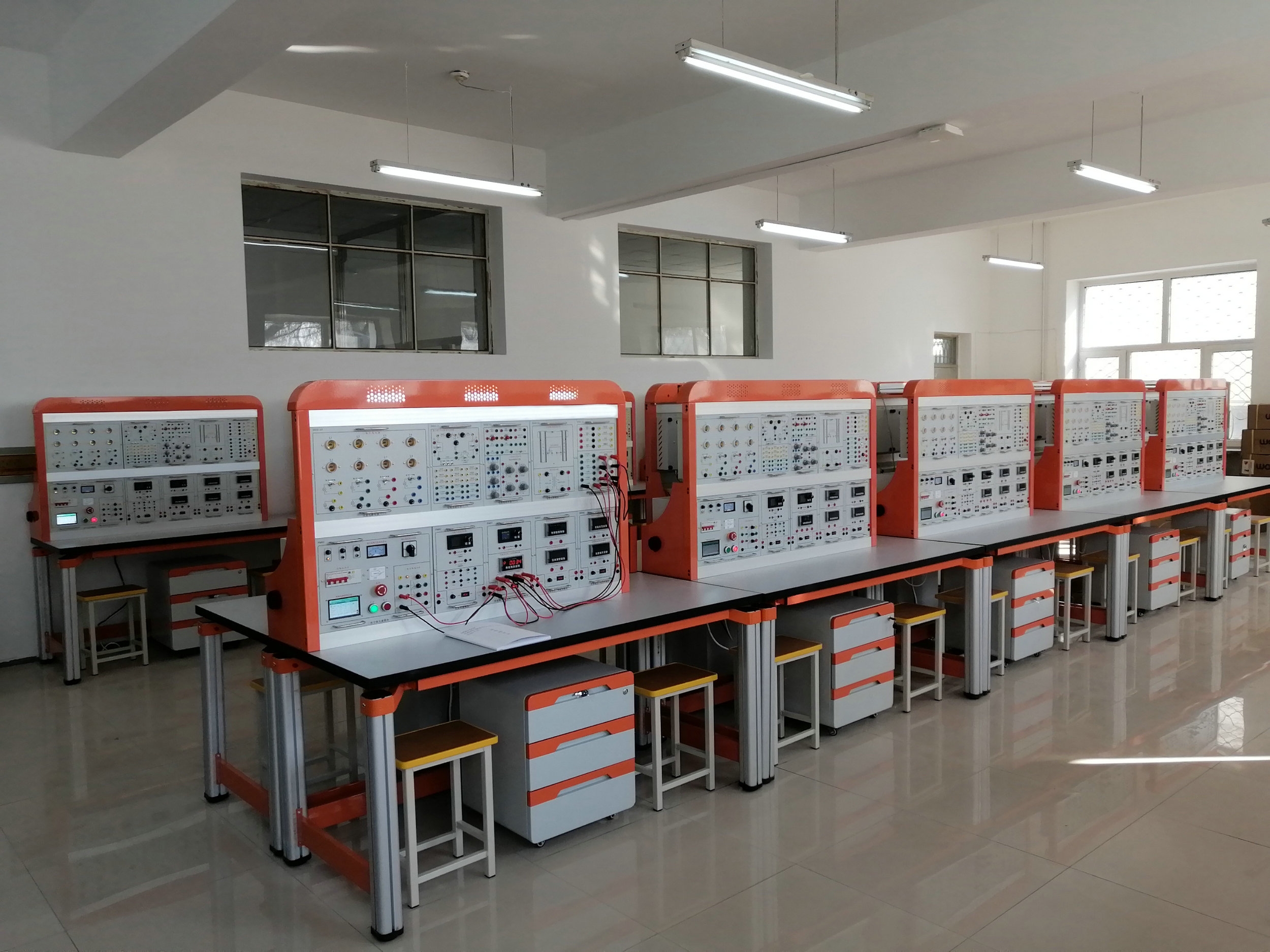 互聯(lián)網(wǎng)虛實(shí)結(jié)合電工技術(shù)實(shí)驗平臺