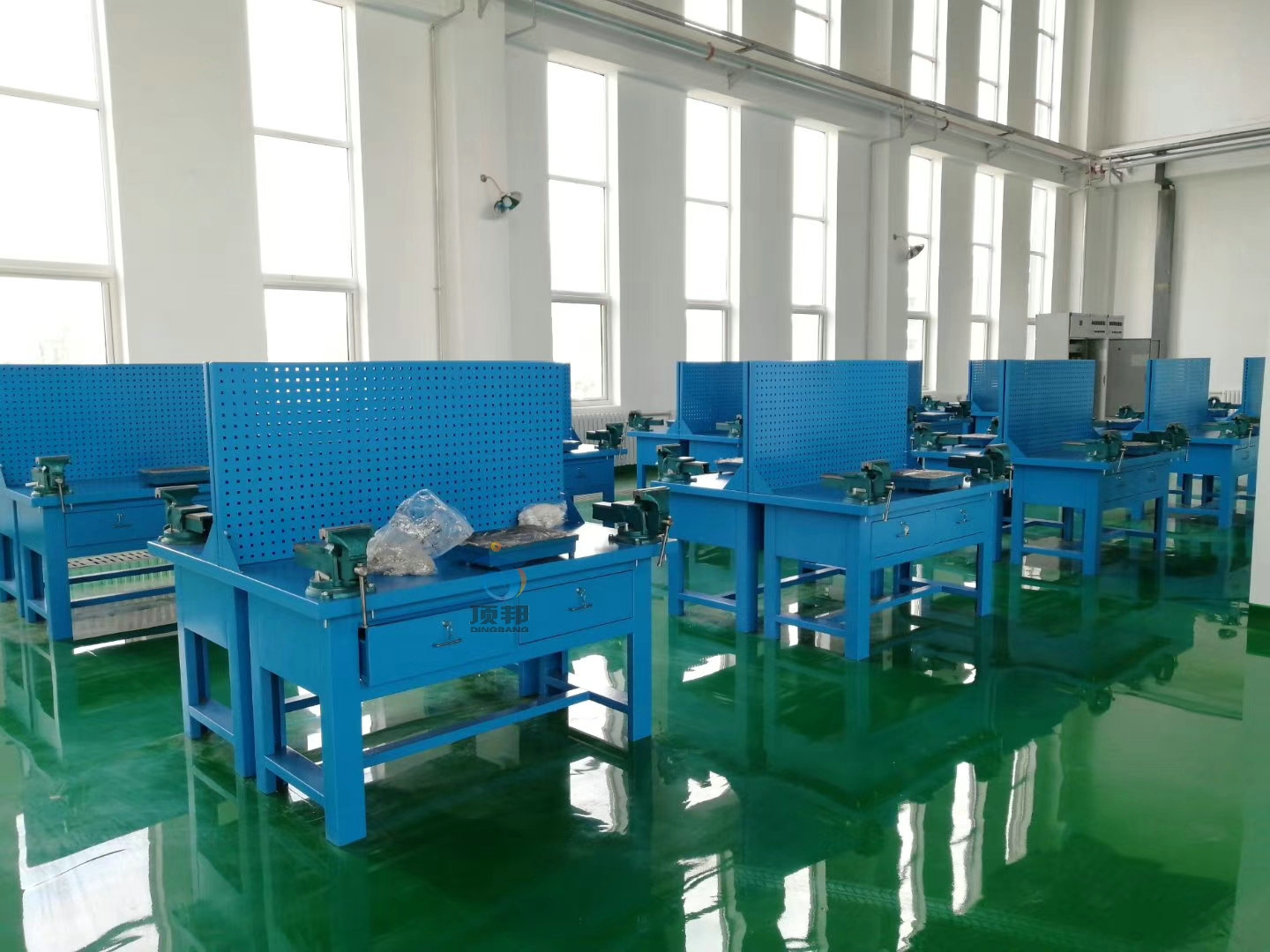 鉗工工作臺(tái)