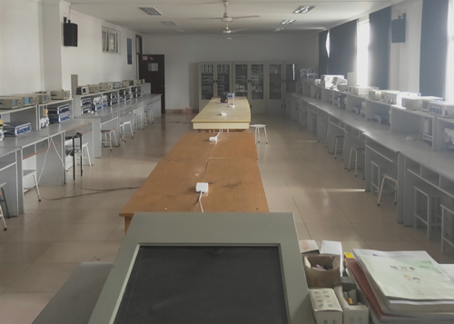 6506_副本.jpg 通信技術(shù)實(shí)驗(yàn)實(shí)訓(xùn)室